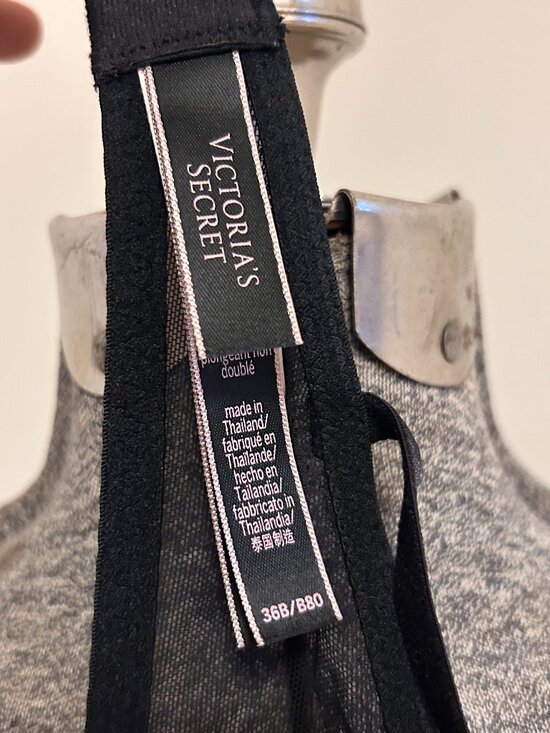 Victoria's Secret, Black Lace Bra, Size 36B - Picture 3 of 3